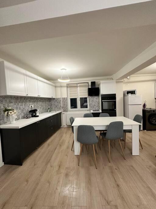 טימישוארה Ultracentral Luxury Apartament מראה חיצוני תמונה