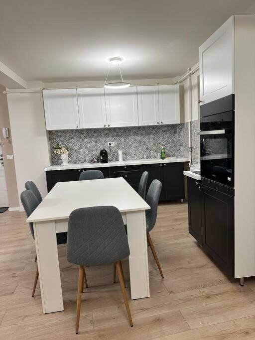 טימישוארה Ultracentral Luxury Apartament מראה חיצוני תמונה